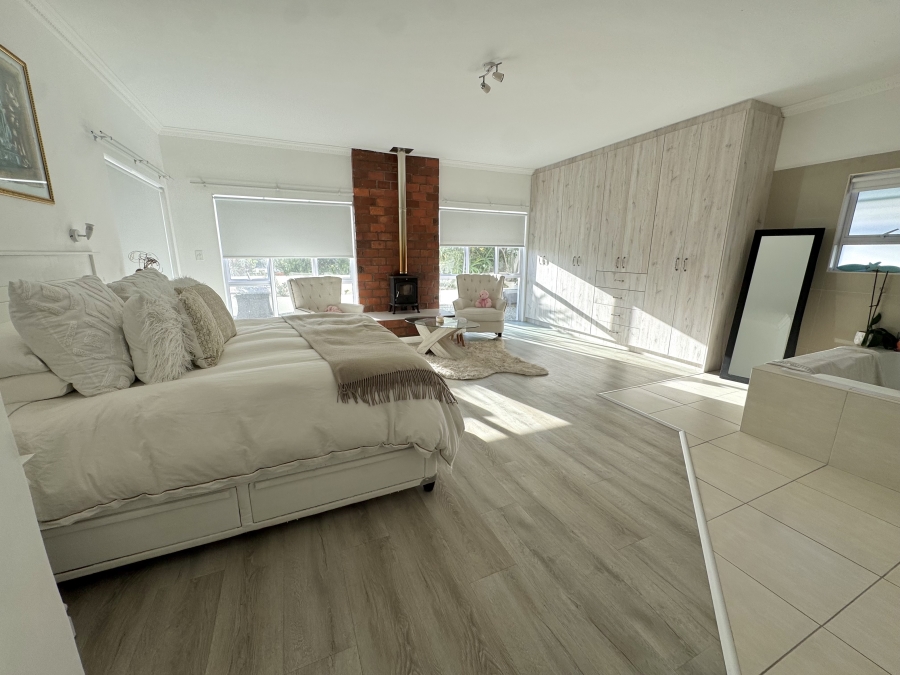 To Let 4 Bedroom Property for Rent in Grotto Bay Western Cape